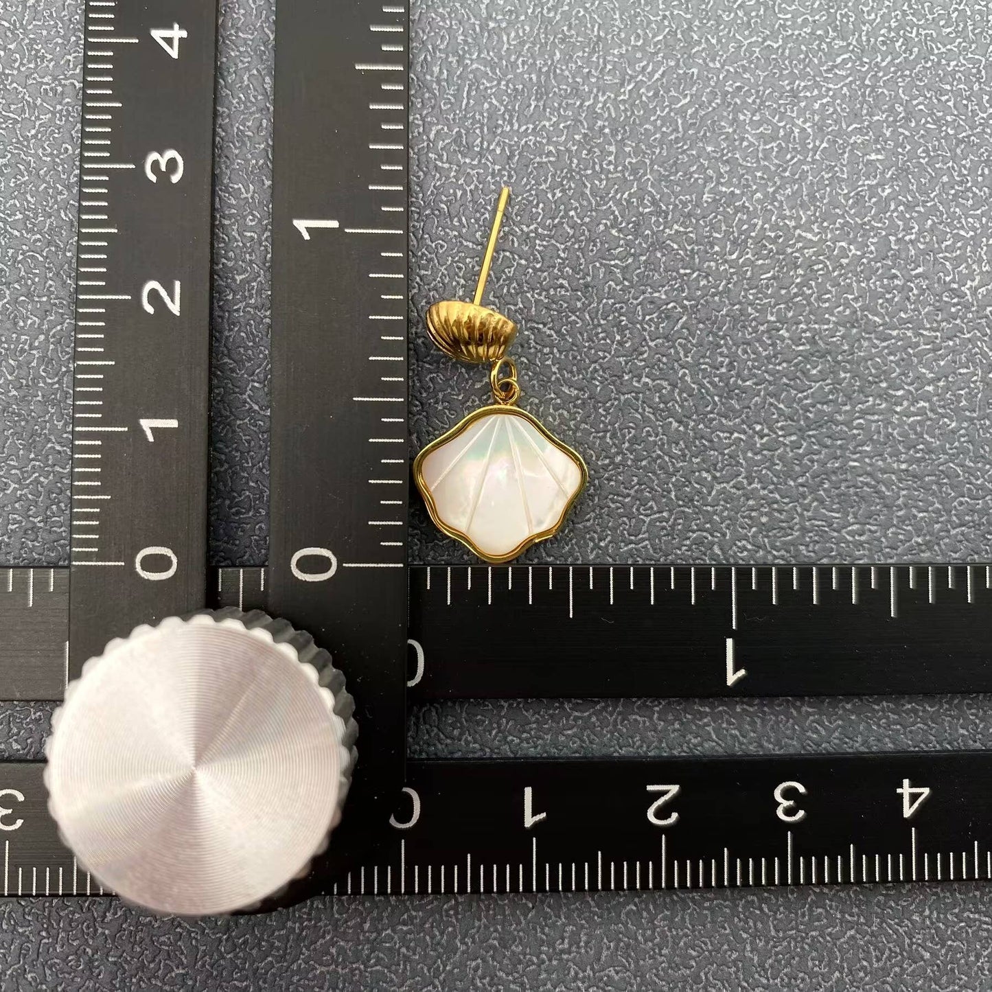 Mio Queena - Inlay Shell Charm 18K golden SS Pectinid Post Earrings - FGS