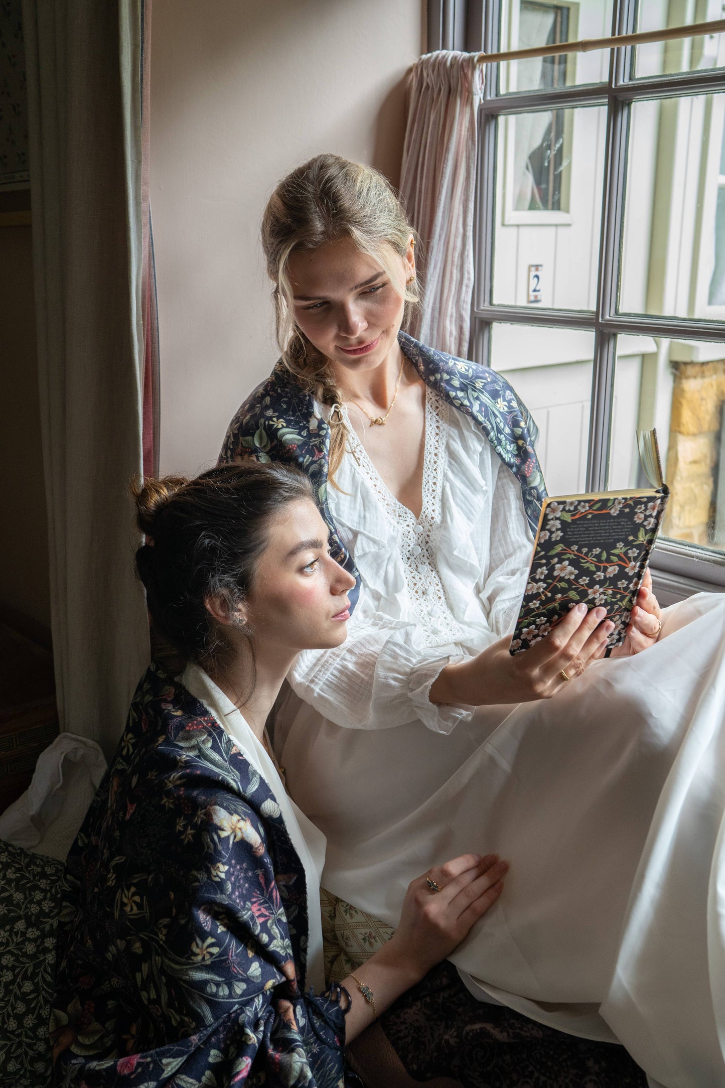 Fable England - FABLE Wolf Garden Navy Square Scarf