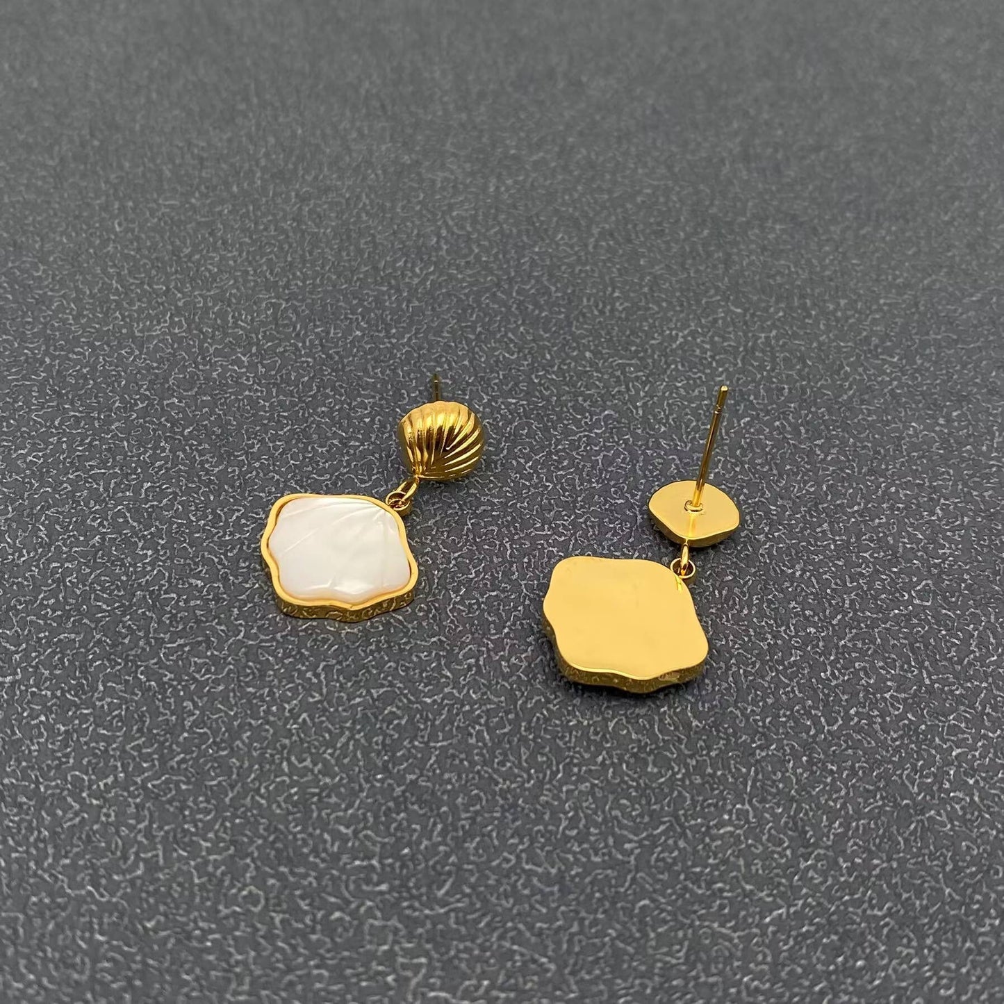 Mio Queena - Inlay Shell Charm 18K golden SS Pectinid Post Earrings - FGS