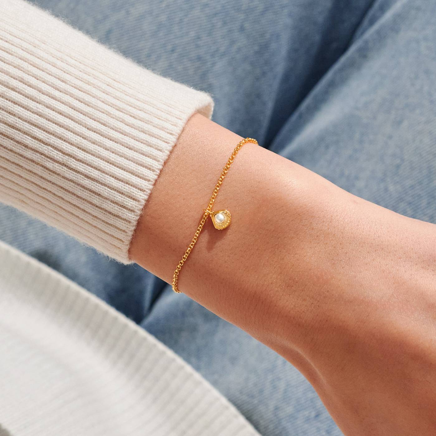 Loved by You | Pearl Shell Bracelet