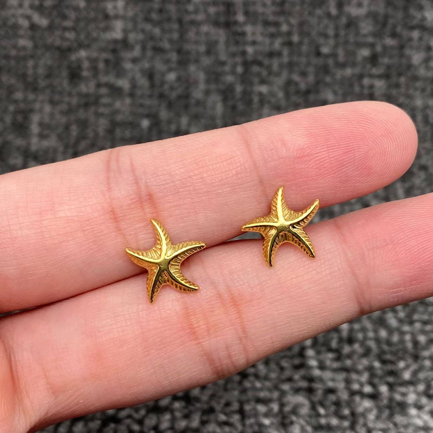 Mio Queena - 18K Gold Plated Stainless Steel Starfish Ear Studs - FGS