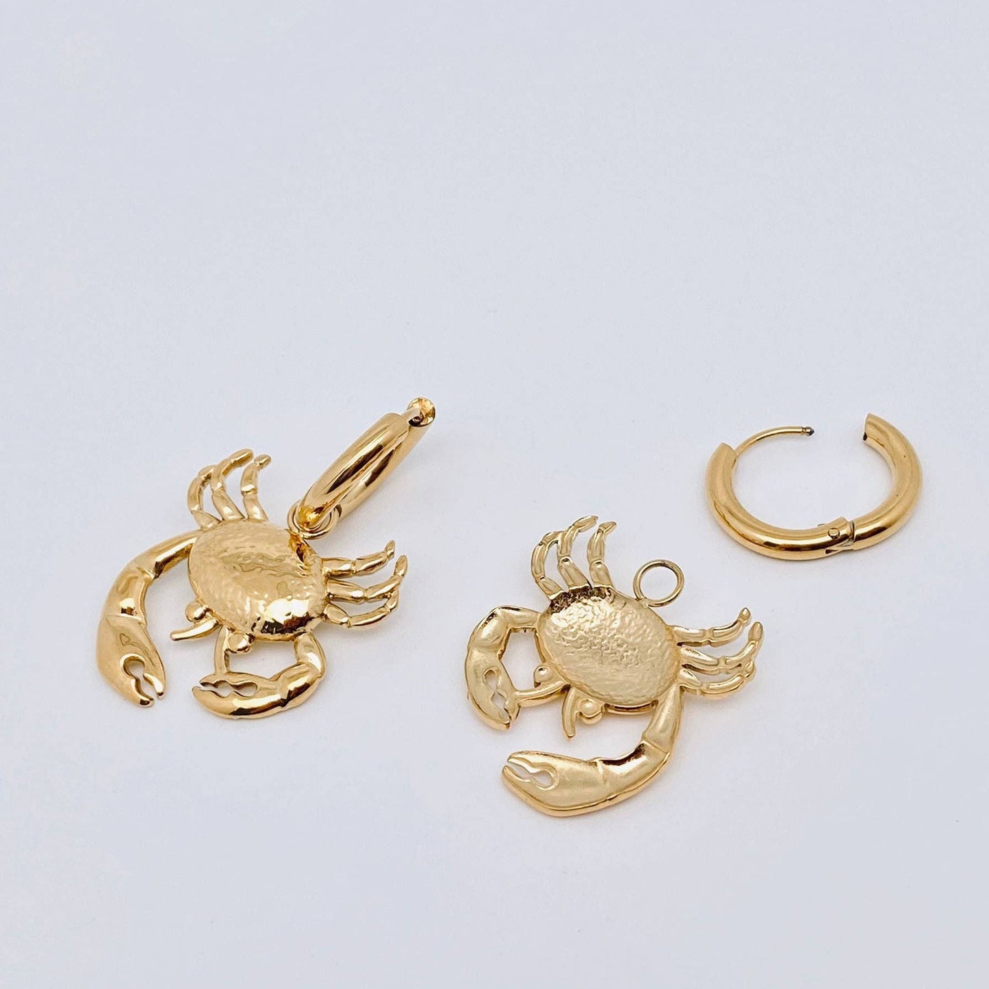 Mio Queena - Crab 18k Gold Plated Stainless Steel Huggie Earrings - FGS