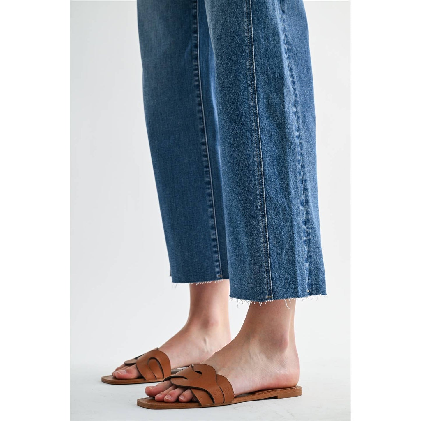 Mica Denim - MID RISE STRAIGHT TUMMY TUCK CROP LOOSE FIT